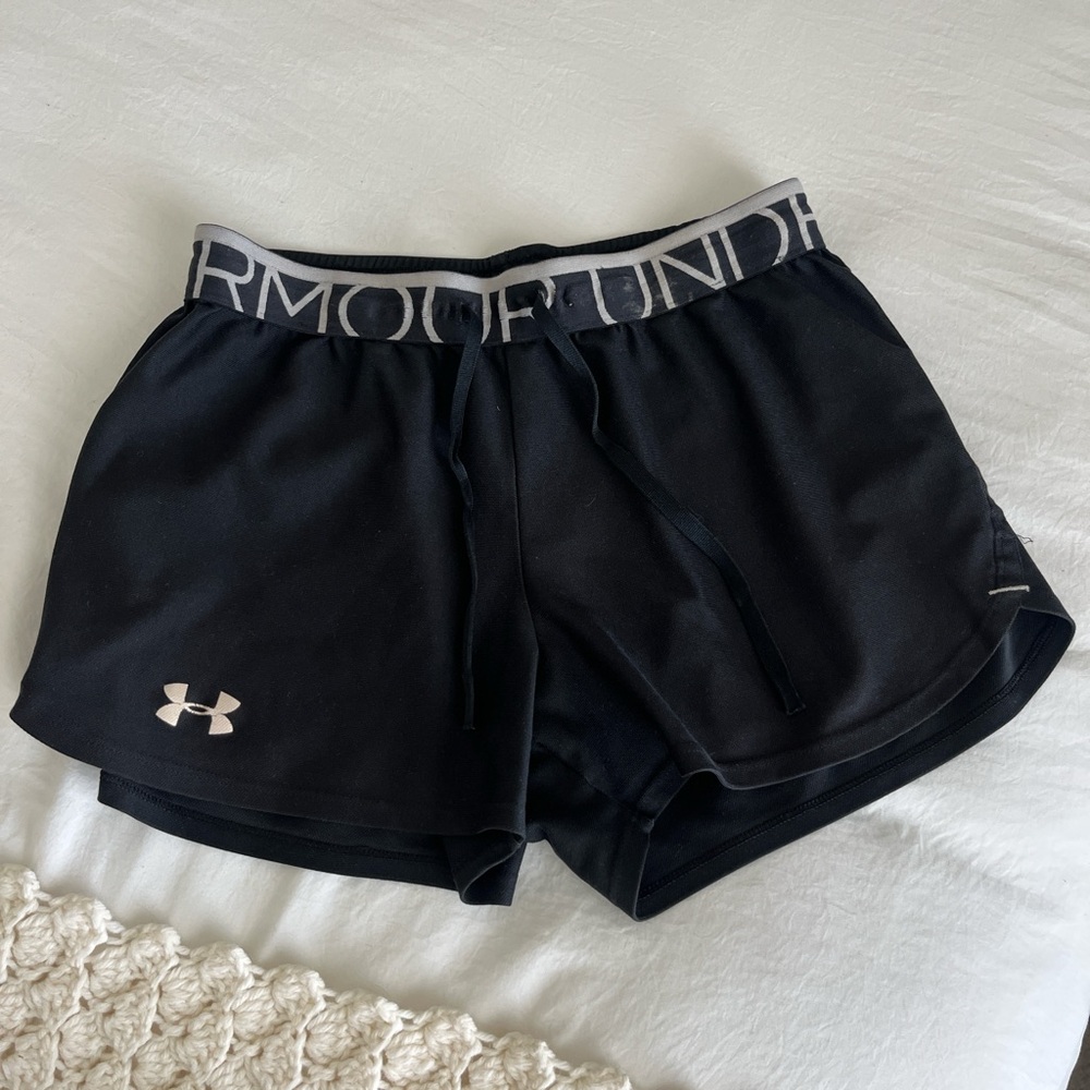 Under Armour Black Athletic Shorts Moisture-Wicking Design